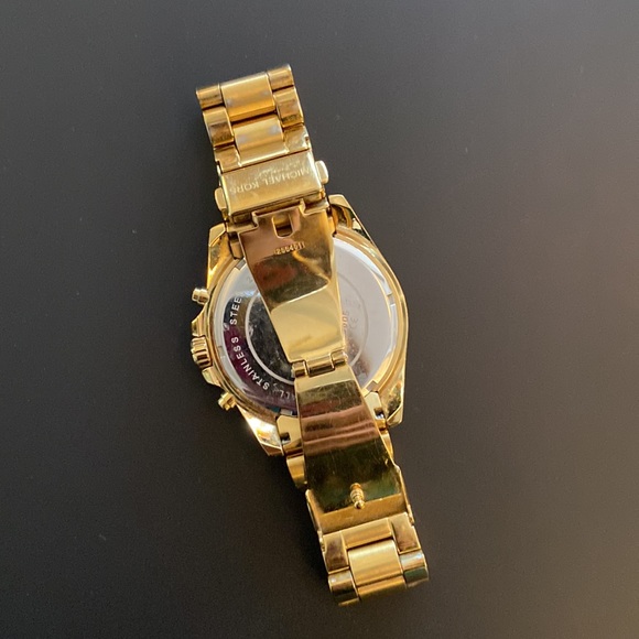 Michael Kors yellow gold chronograph watch - Picture 2 of 5